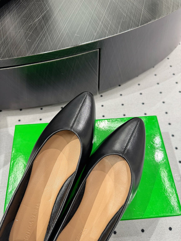 BV 26s Ballet Flats Black Calfskin