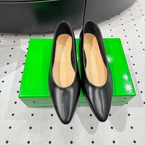 BV 26s Ballet Flats Black Calfskin