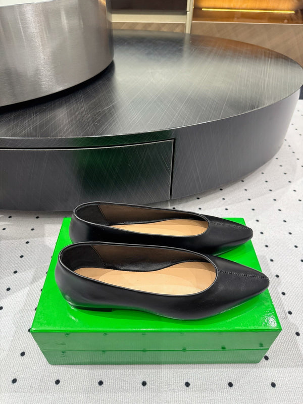 BV 26s Ballet Flats Black Calfskin