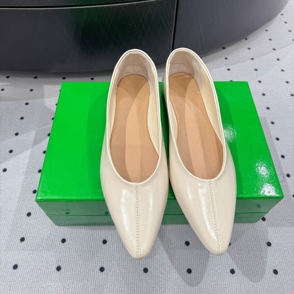 BV 26s Ballet Flats Cream Calfskin