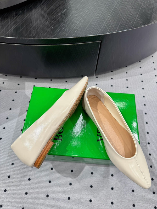 BV 26s Ballet Flats Cream Calfskin