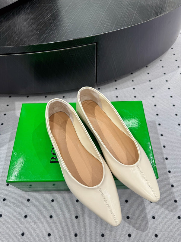 BV 26s Ballet Flats Cream Calfskin