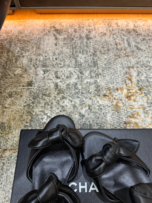 CC Double Bow Sandal 2cm Black Sheepskin 804019