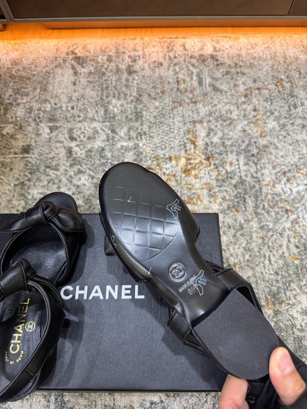 CC Double Bow Sandal 2cm Black Sheepskin 804019