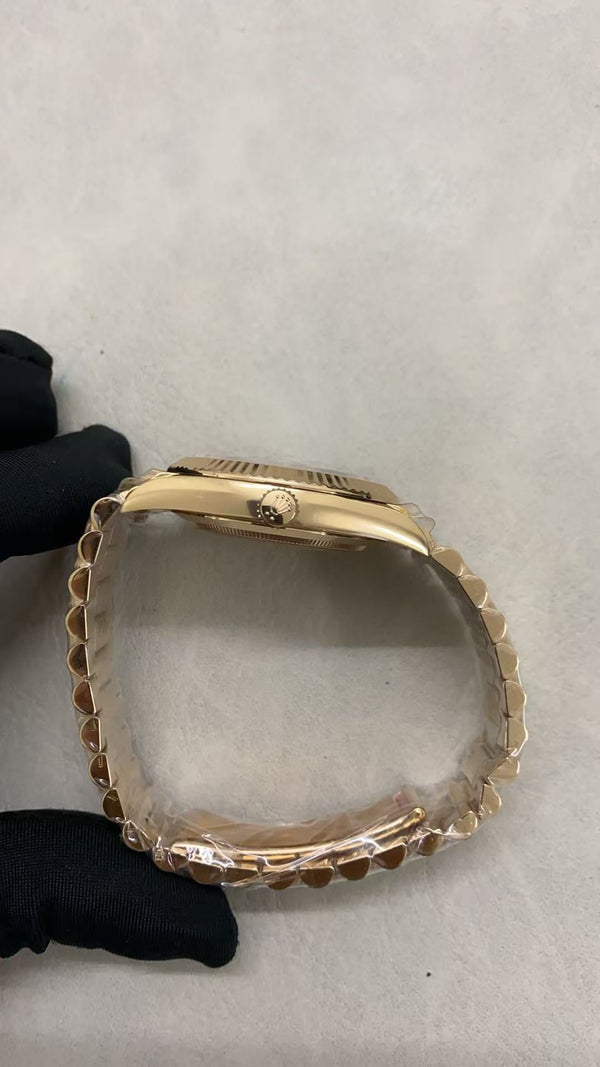 Rolex Day-Date 40mm Mop Dial Gold