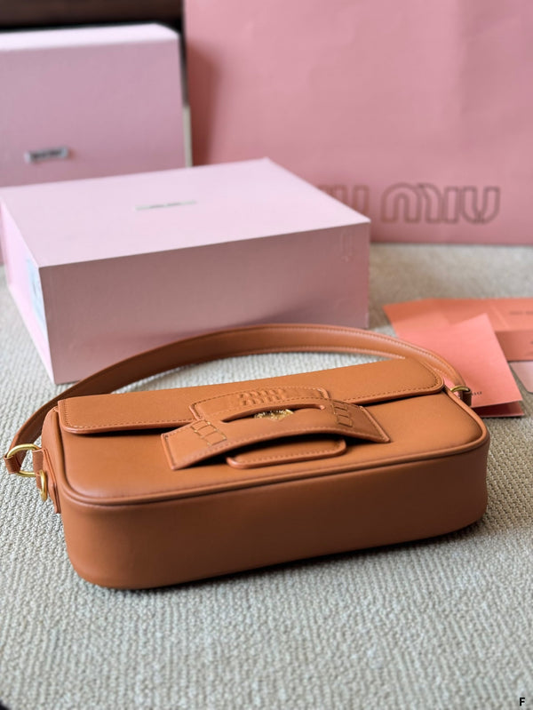 BORSA PENNY PICCOLA 25 IN PELLE DI VITELLO MARRONE