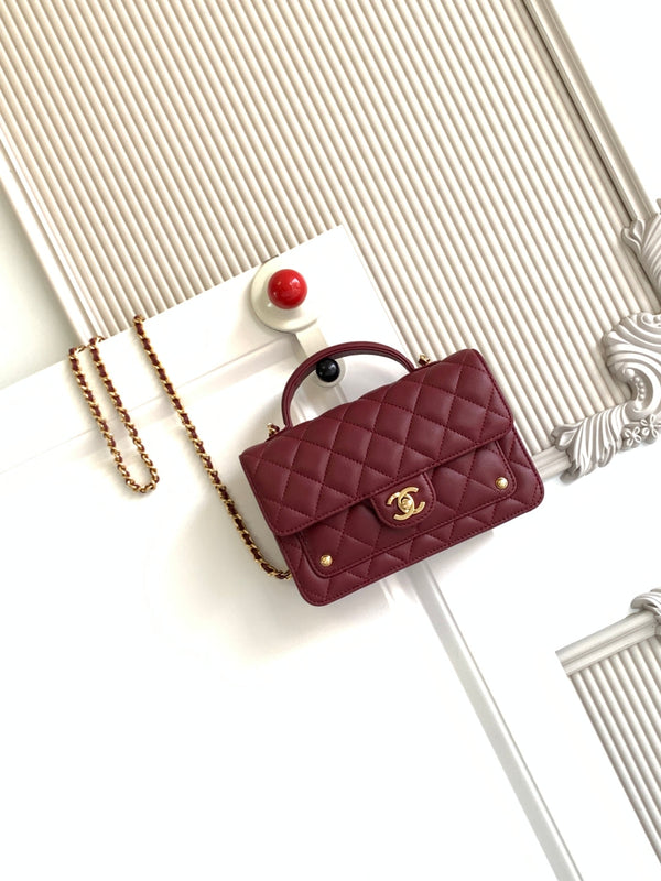 Borsa con manico CC 19 cm Doppia C in pelle di agnello bordeaux, hardware dorato