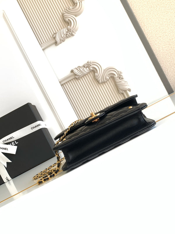 Borsa con manico CC 19 cm Doppia C Pelle di agnello nera Hardware dorato