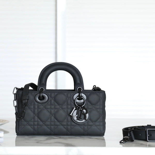 CD Lady D-Joy in pelle verniciata nera con hardware nero
