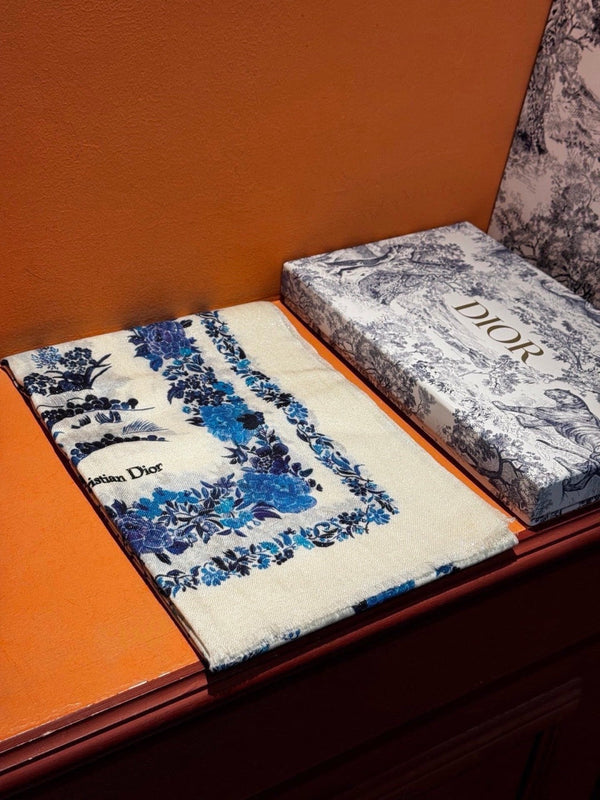 CD 26s Scarf 140cm Silk & Cashmere 300232