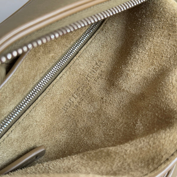 BV 25 Arco Camera Bag 28cm Algae Leather