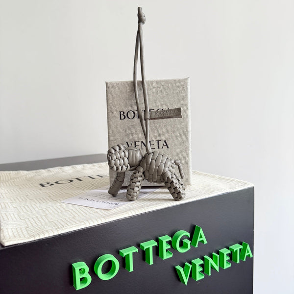 BV 25 Elephant Charm Drizzle leather