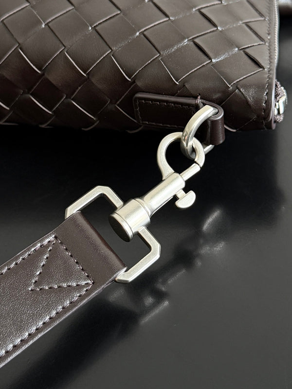 BV 25 Zipped North-South Tote 33.5cm Fondant Intrecciato Leather