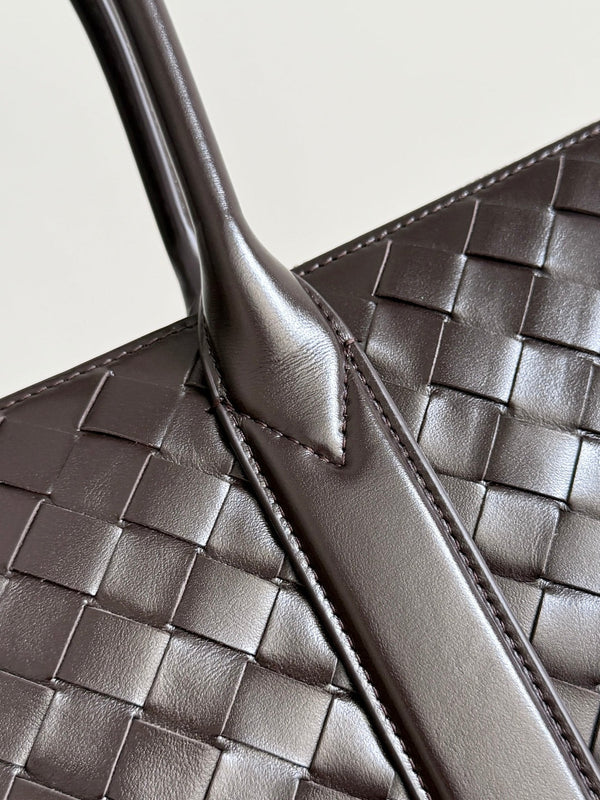 BV 25 Zipped North-South Tote 33.5cm Fondant Intrecciato Leather