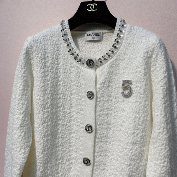Chanel 25 Cardigan en maille à col rond boutonné sur mesure et orné de sequins Laine 317963