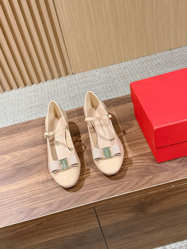 Ferragamo Vara Bow Mary Jane 3cm Beige Patent Leather 693006