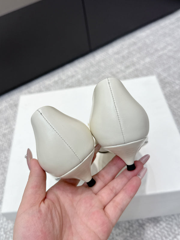 The Row 25ss TR Kitten heel Pointed Toe Shoes 35mm White Sheepskin451303