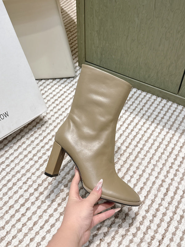 The Row 2025 Bottines à talon épais et bout rond en cuir taupe 572088