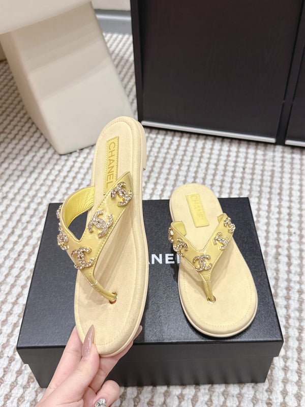 CC 26s Claquettes Mouton Jaune Clair 632360
