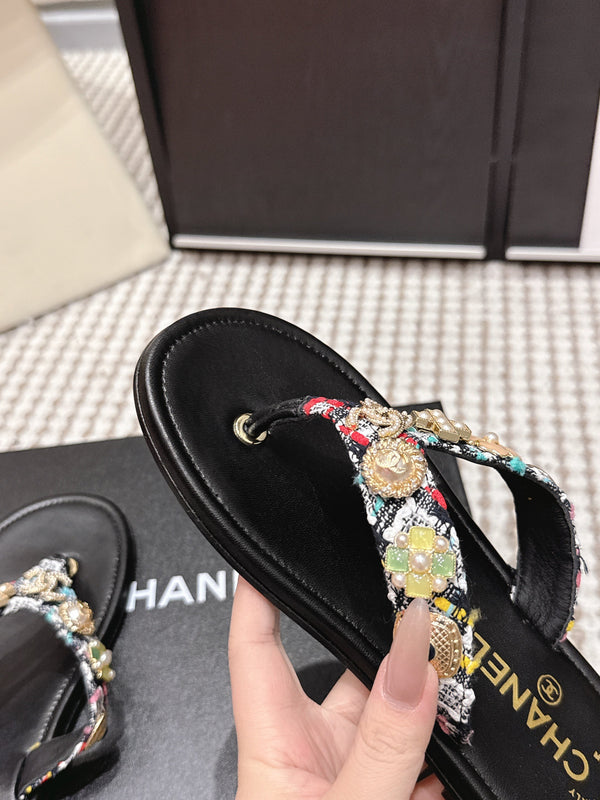CC 26s Flip-Flop Black With Multicolor Tweed Sheepskin 632366