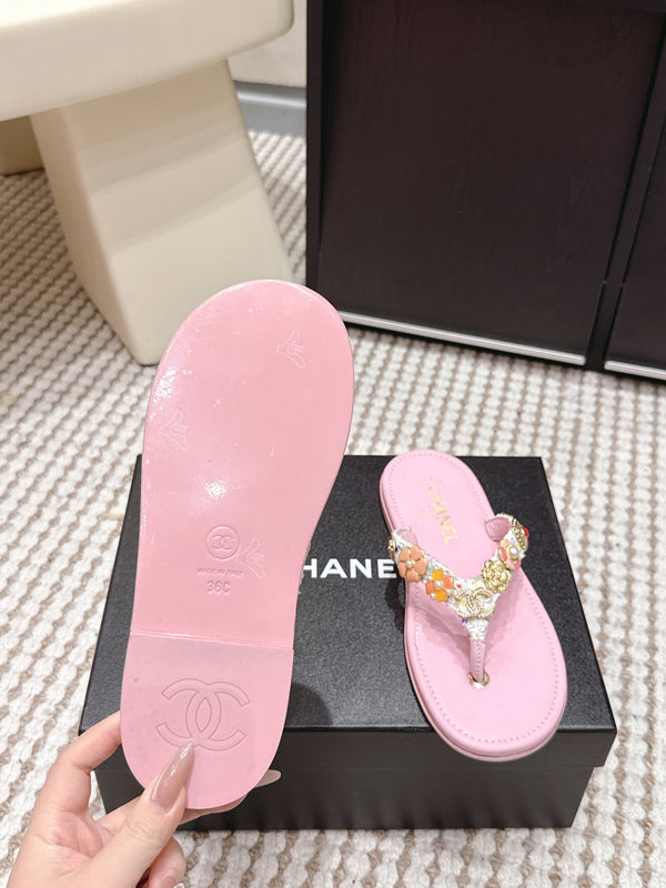 CC 26s Flip-Flops Witch Charm Pink Tweed Sheepskin 632367