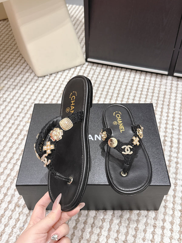 CC 26s Flip-Flops Witch Charm Black Tweed Sheepskin 632369