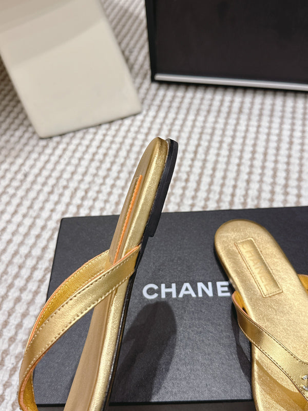 CC 26ss Flip-Flops Gold Metalic Sheepskin 653600