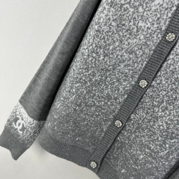 Chanel 2025 Cardigan en maille Gris Laine 329294