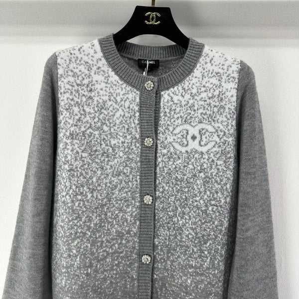 Chanel 2025 Cardigan en maille Gris Laine 329294