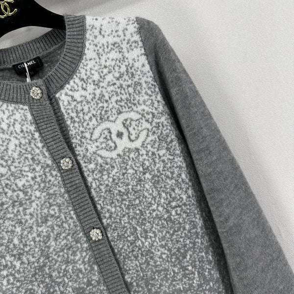 Chanel 2025 Cardigan en maille Gris Laine 329294