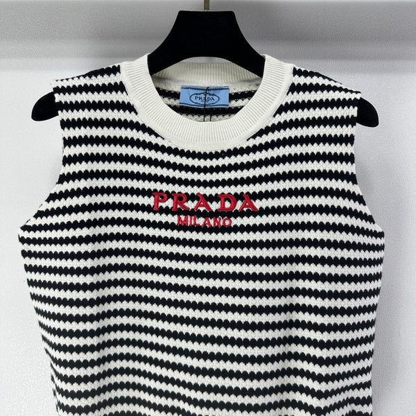 Prada 26s Knit Vest Black White Stripes Ribbed Knit 348999
