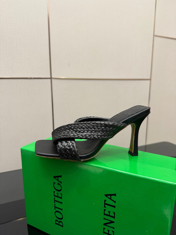 BV 26s Heeled Sandals 9.5cm Black Calfskin Raffia