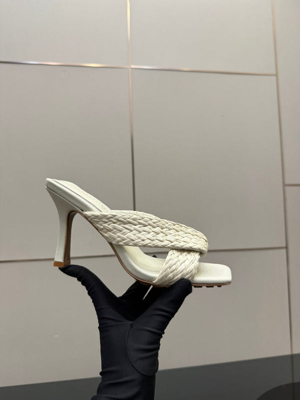 BV 26s Heeled Sandals 9.5cm Cream White Calfskin Raffia
