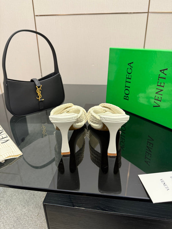 BV 26s Heeled Sandals 9.5cm Cream White Calfskin Raffia