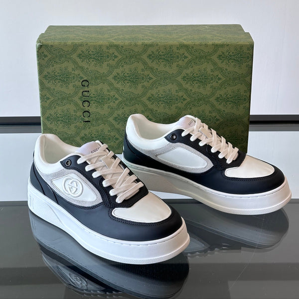 Sneaker da uomo GG in pelle di vacchetta bianca e nera 535204