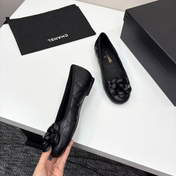 CC 25 Ballet Flat Flower Black Quilted Calfskin