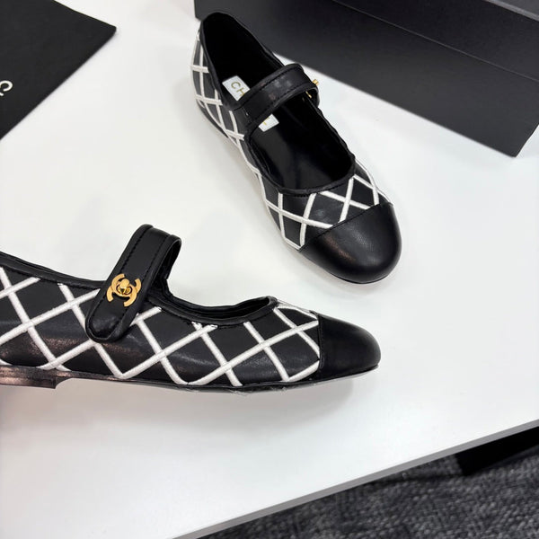 CC 25 Mary Jane White Black Quilted Calfskin