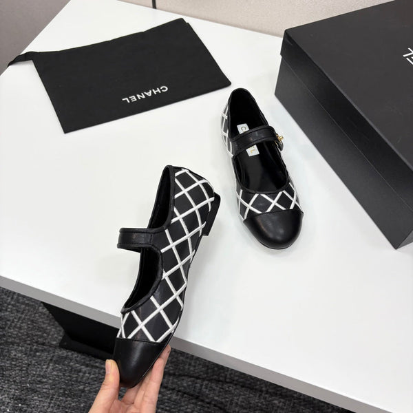 CC 25 Mary Jane White Black Quilted Calfskin