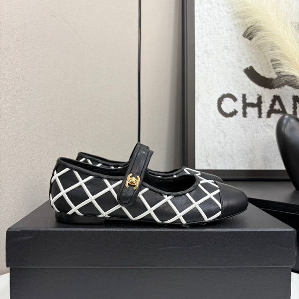 CC 25 Mary Jane White Black Quilted Calfskin