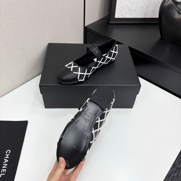 CC 25 Mary Jane White Black Quilted Calfskin