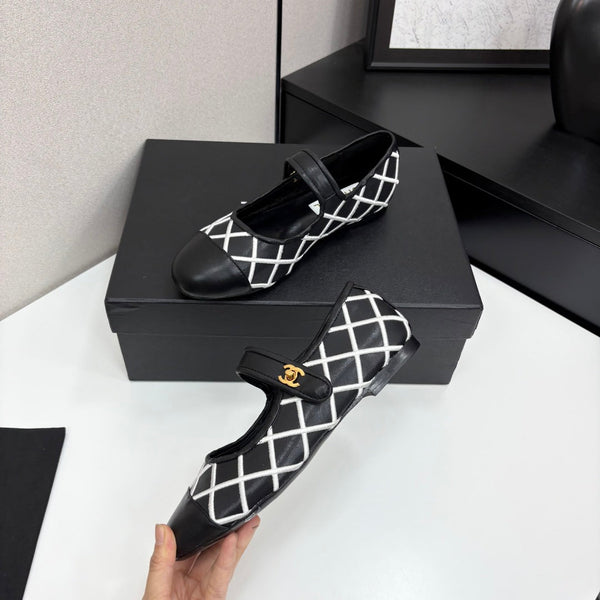 CC 25 Mary Jane White Black Quilted Calfskin