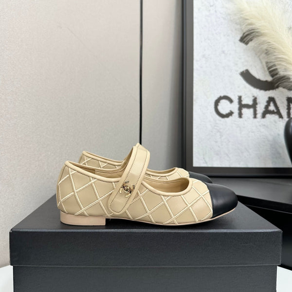 CC25 Mary Janes Beige Black Cowhide 352502
