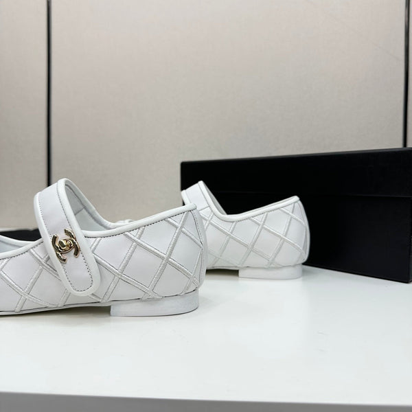 CC25 Mary Janes White Black Cowhide 352504