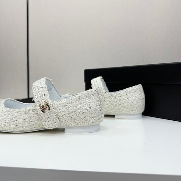 CC25 Mary Janes White Tweed And Black Cowhide 352506
