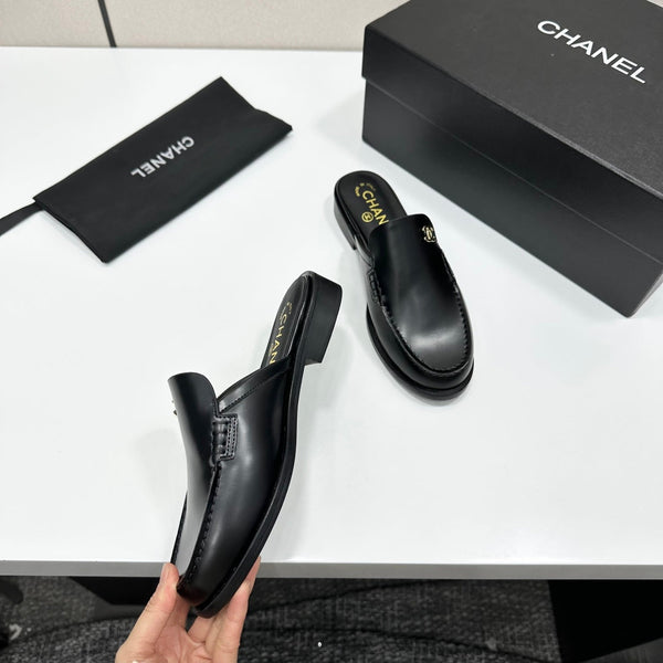 CC SS 2026 Pre Loafer Sandal Black Calfskin 630477