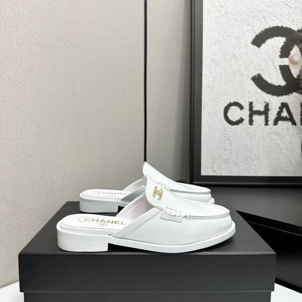 CC SS 2026 Pre Loafer Sandal White Calfskin 630478