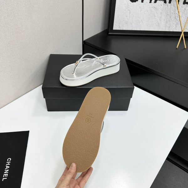 CC 26s Platform Thong Sandal Sliver Metalic Lambskin 817599