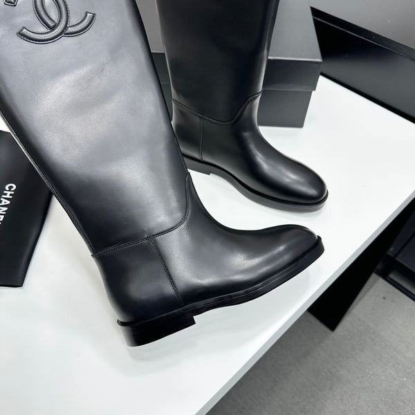 CC 26S Embossed Logo Jumping Boots 3cm Black Leather 109267