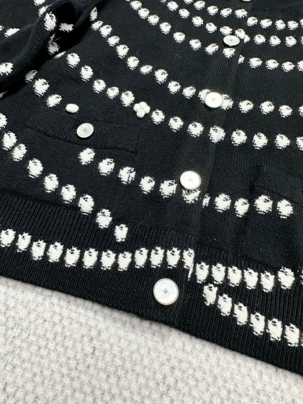 Cardigan 25 perles en cachemire noir