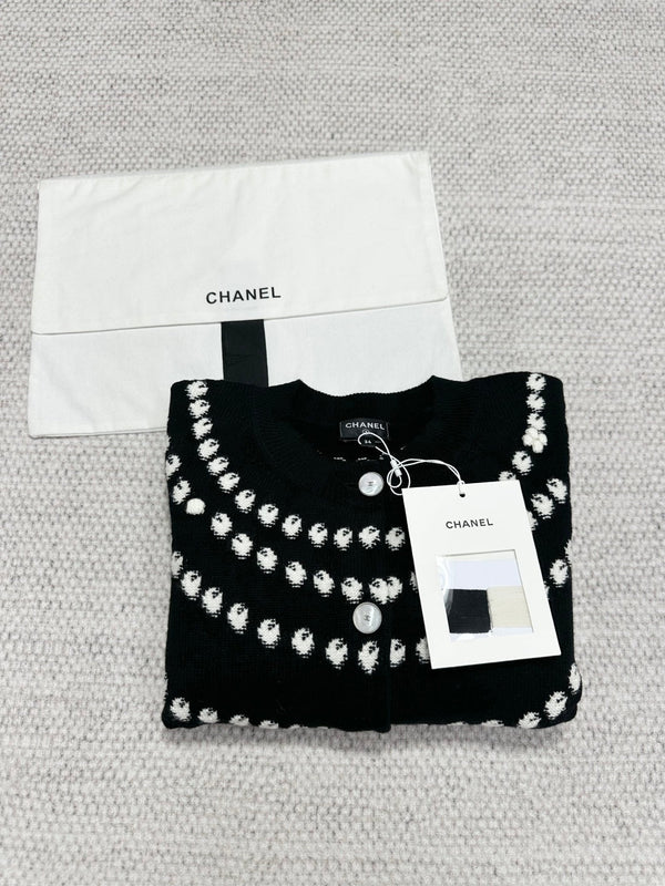 Cardigan 25 perles en cachemire noir